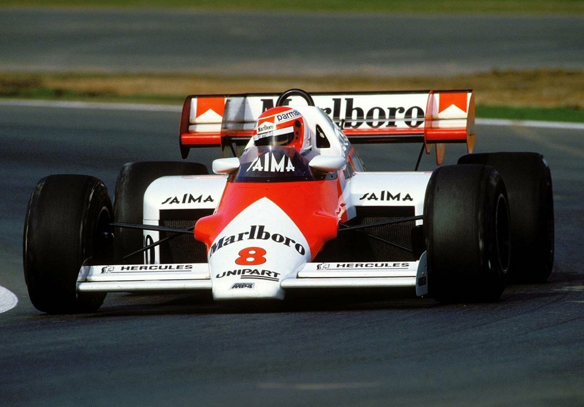 L’attribut alt de cette image est vide, son nom de fichier est Lauda-1984-McLaren-MP4-2-Portugal-header.jpg.