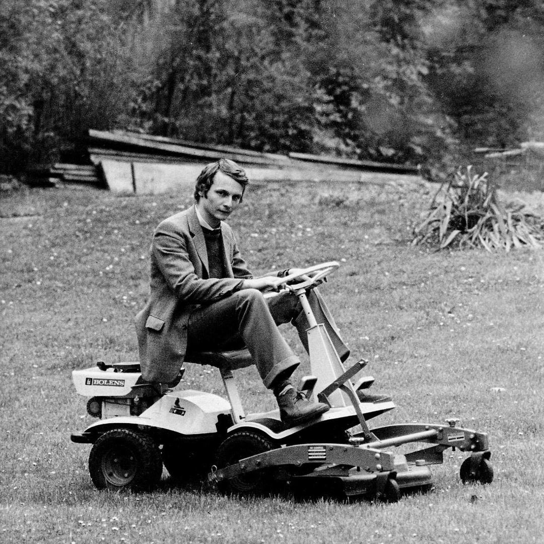 Niki Lauda en 1972 dans le jardin familial avant la coupure définitive de courant © Alois Rottensteiner
