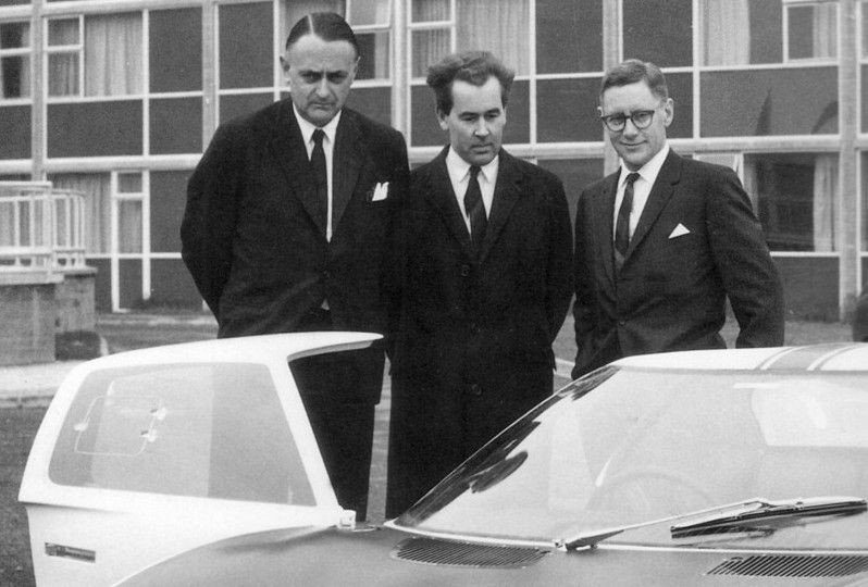 Eric Broadley et Roy Lunn avec John Wyer