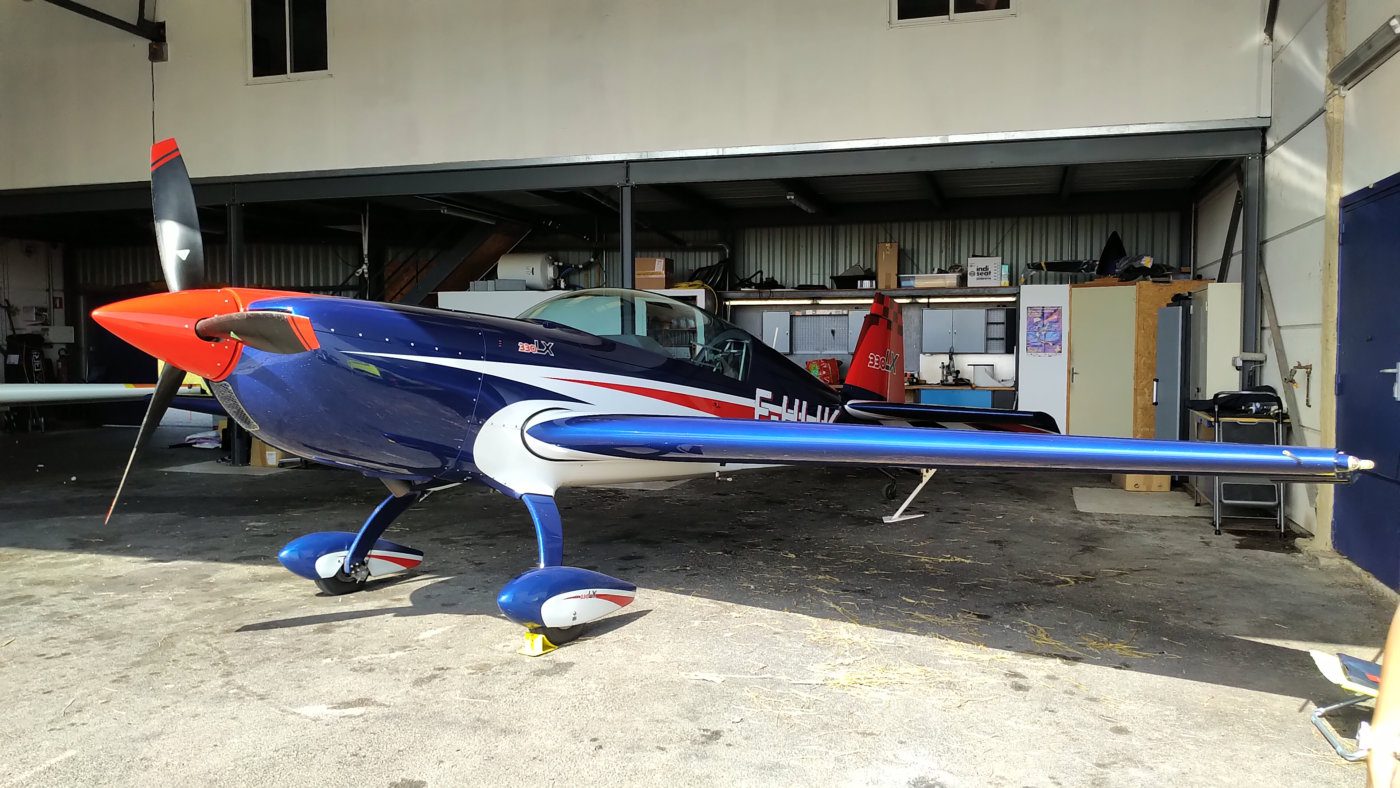 Extra 330 LX