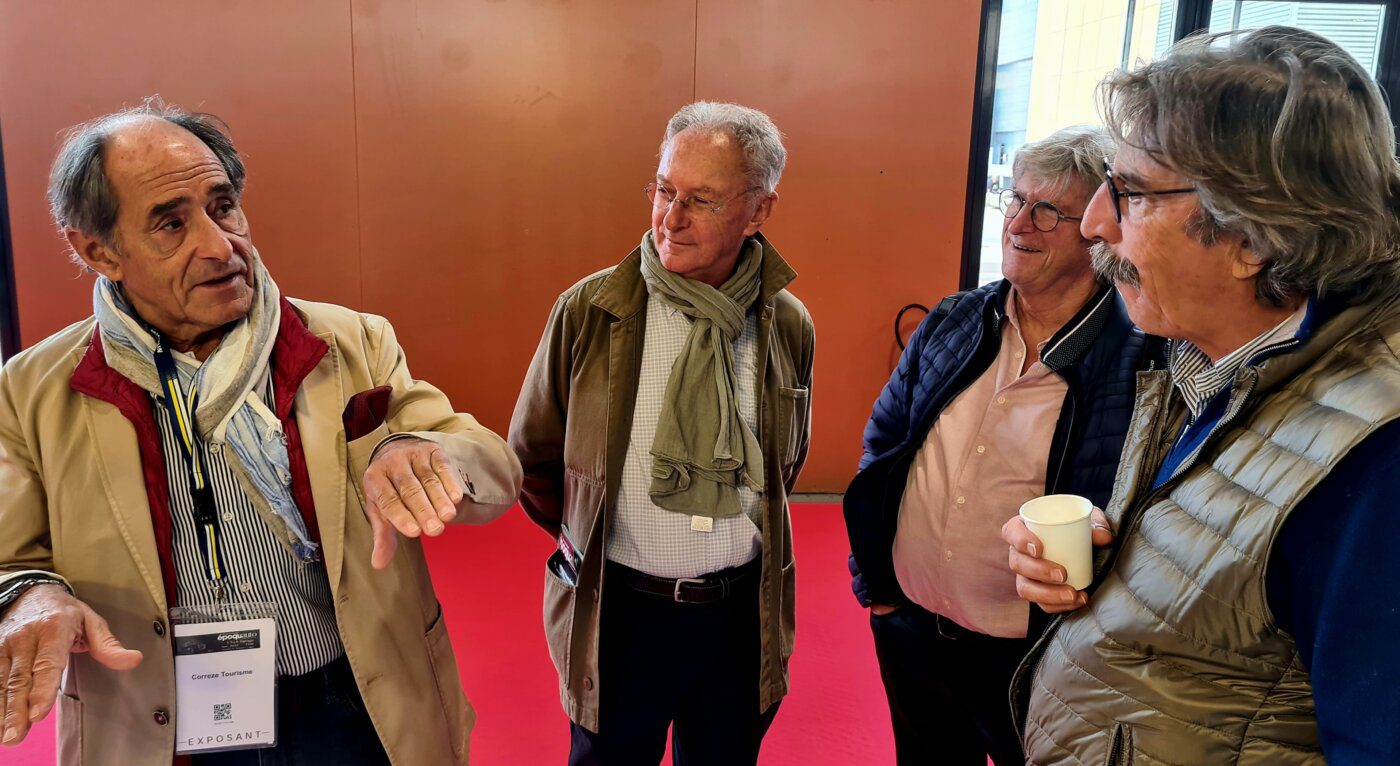 Jean- Paul Brunerie en plein course de sidecar sur route ouverte ! Stand Dordogne Corrèze - Epoqu'Auto 2022 © Classic Courses