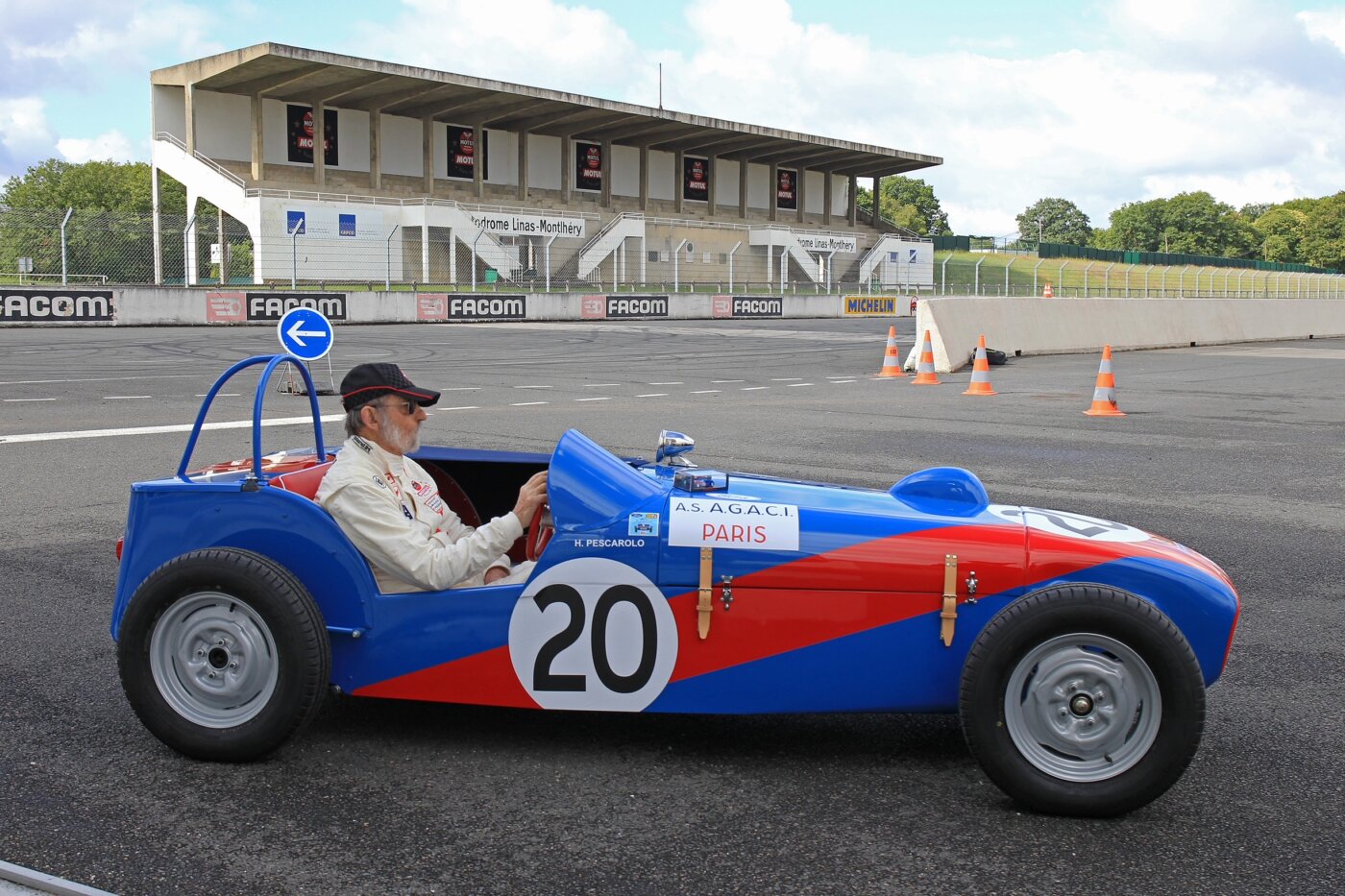 Henri Pescarolo, retour à Montlhéry, Lotus Seven, Robert Sarrailh