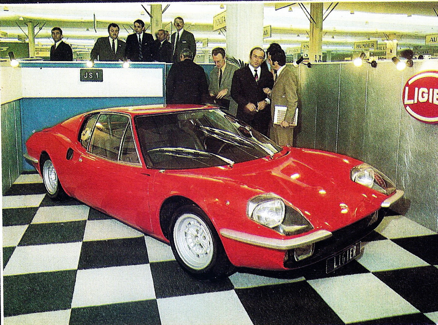 Ligier JS2 : de la piste à la route à la piste