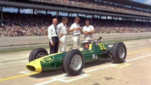 L'équipe Lotus dans la pit-lane en 1963