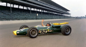 Le vainqueur de l'édition 1965 des 500 Miles d'Indianapolis, Jim Clark.